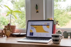 Freelancing in the UK as a migrant - tax and invoicing cover image